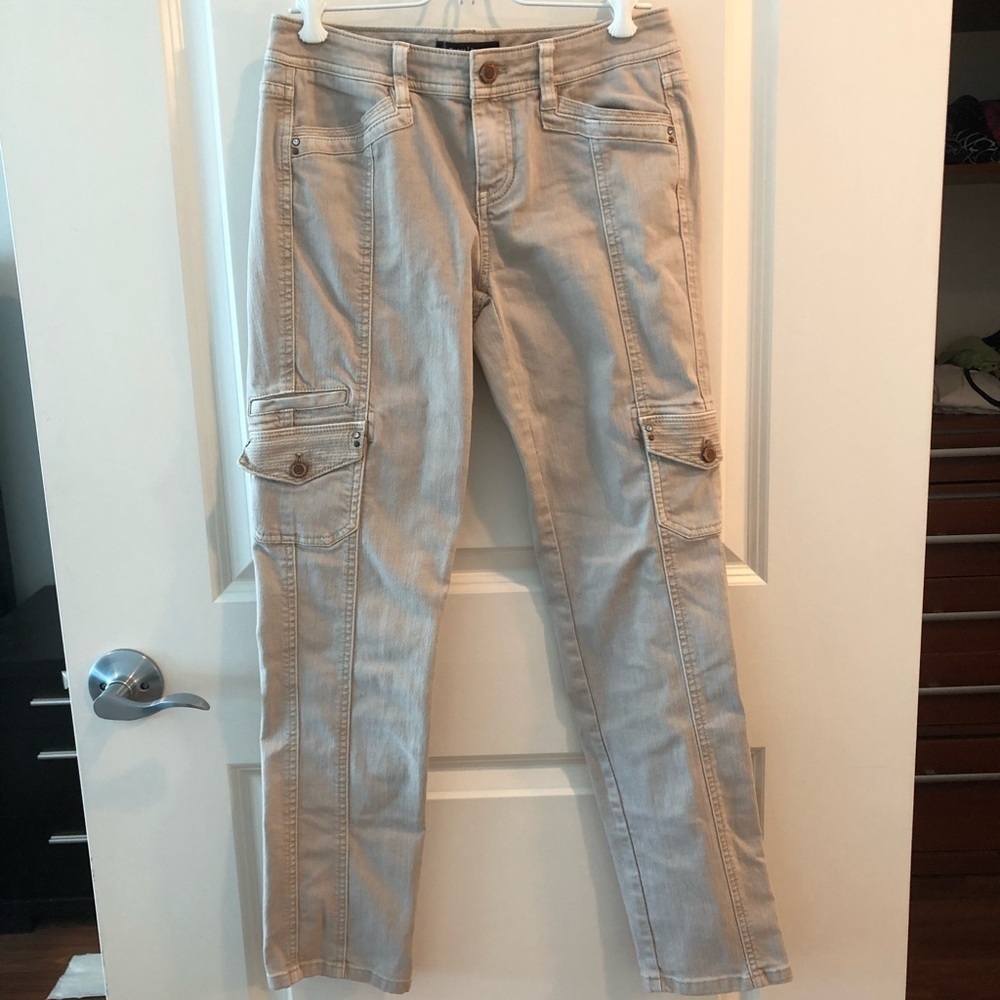 WHBM Blanc Slim Ankle Cargo Jeans Size 2 R